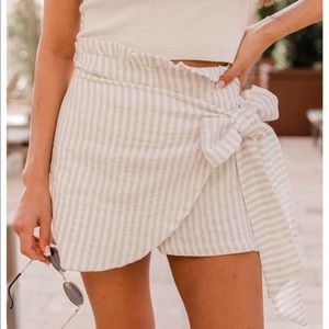 NWOT Pink Lily Earlier Today Grey Striped Side Tie Skort - Small